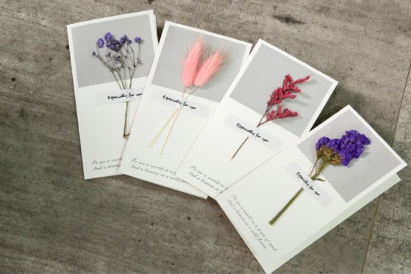 Thiệp cảm ơn làm tăng ý nghĩa của món quà ngày 20/11