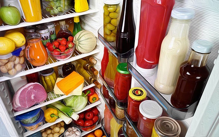 Đặt thực phẩm quá nhiều trong tủ lạnh làm ảnh hưởng đến hơi lạnh tỏa đều bên trong ngăn tủ, gây lỗi nháy đèn