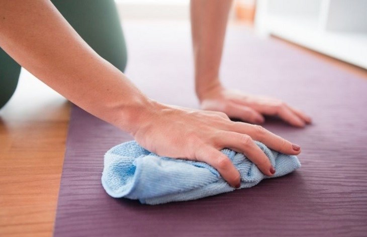 Hướng dẫn cách giặt thảm yoga đơn giản tại nhà bạn nên biết