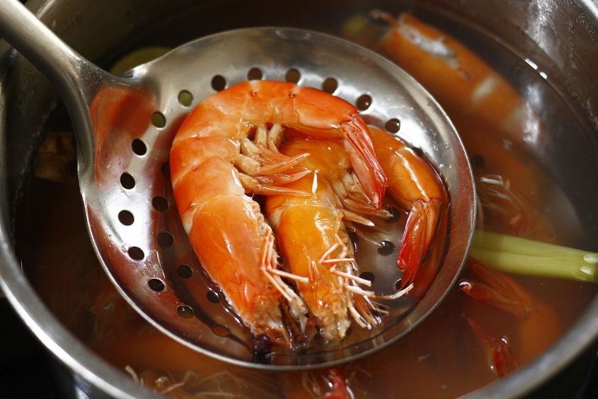 Cách làm cháo tôm khoai mỡ cho bé ăn dặm ngon