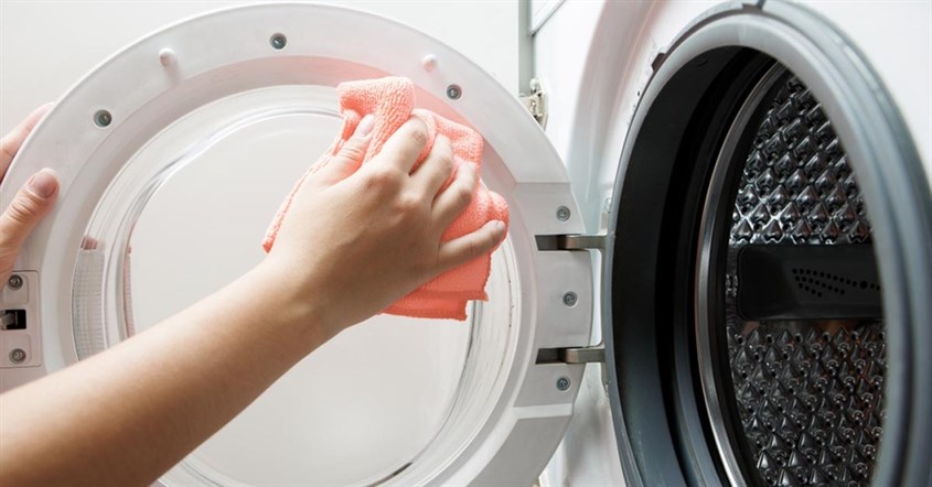 Bạn nên vệ sinh máy giặt định kỳ 3 - 6 tháng/lần
