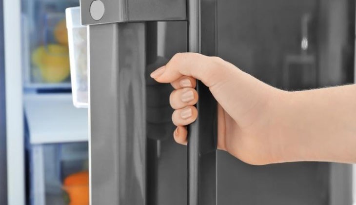 Nếu bạn vô tình quên đóng hoặc chưa đóng kín cửa tủ lạnh trong quá trình sử dụng thì tủ lạnh sẽ báo lỗi OP