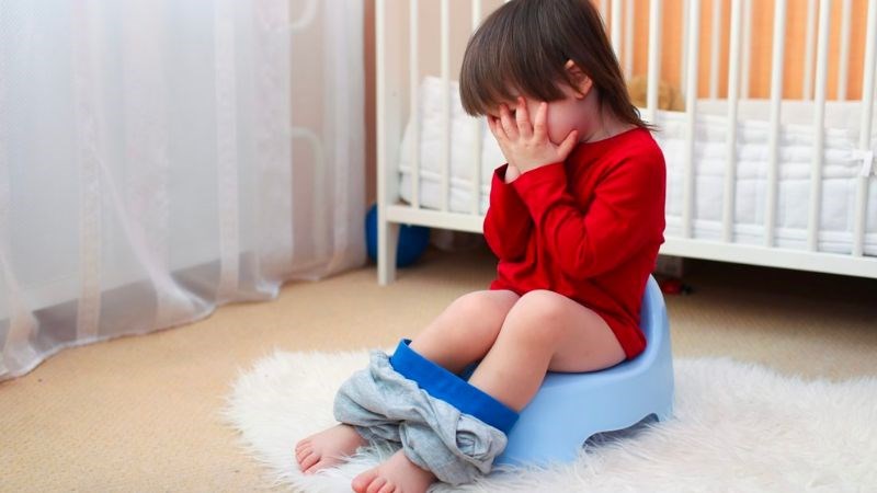 Táo bón là biểu hiện thường gặp ởrối loạn riêu hóa trẻ em Táo bón là biểu hiện thường gặp ở rối loạn tiêu hóa trẻ em