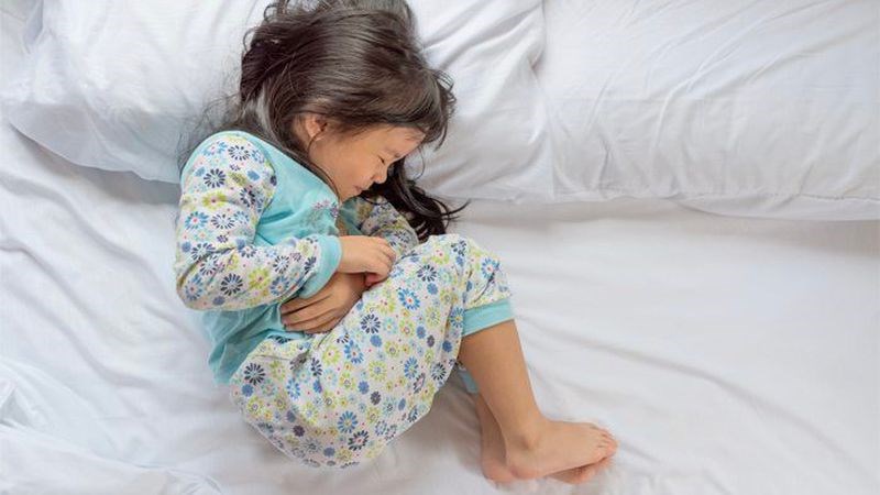 Khi bé nhà đau bụng dữ dội nên đưa đến khám bác sĩ ngay lập tức Khi bé nhà đau bụng dữ dội nên đưa đến khám bác sĩ ngay lập tức