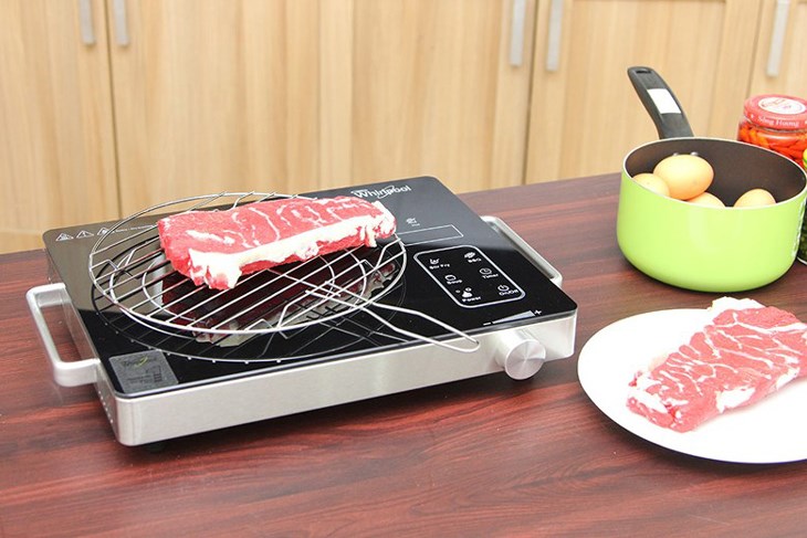 Sử dụng vỉ nướng đặt trên bếp hồng ngoại đem đến hiệu suất nấu nướng cao