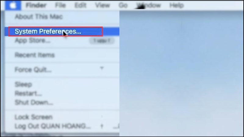 Nhấp vào biểu tượng Menu > Chọn System Preferences