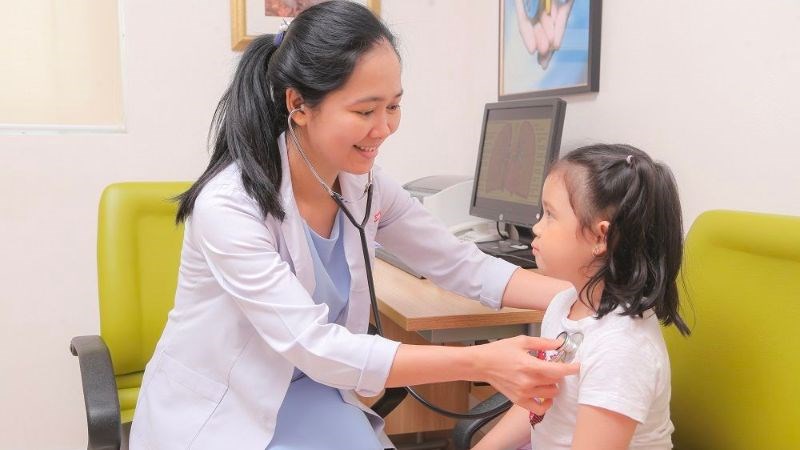 Khi trẻ gặp các triệu chứng nghiêm trọng hãy gặp bác sĩ ngay lập tức