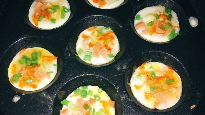 Trứng cút nướng là một cách khác để thưởng thức món ăn này