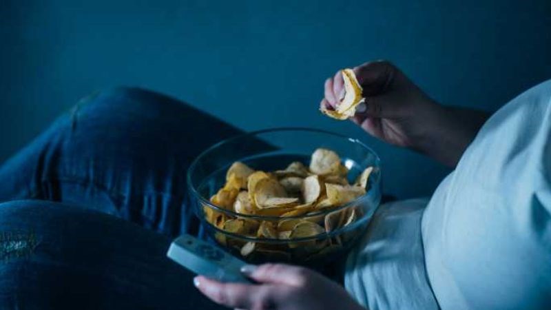 Bạn nên tránh ăn khoai tây chiên vào buổi tối hay trước khi đi ngủ
