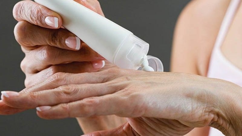 Thuốc bôi ngoài da điều trị các bệnh như mụn trứng cá, viêm da cơ địa Thuốc bôi ngoài da điều trị các bệnh như mụn trứng cá, viêm da cơ địa