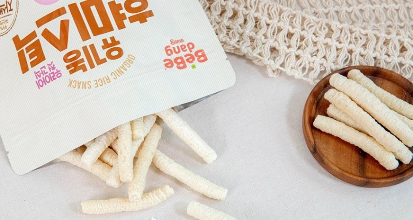 Bánh có dạng que dễ cầm nắm