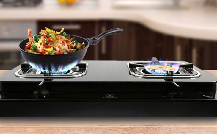 Bếp ga đôi Electrolux ETG728GKR có thiết kế bậc thang độc đáo, tiện dụng Bếp ga đôi Electrolux ETG728GKR có thiết kế bậc thang độc đáo, tiện dụng