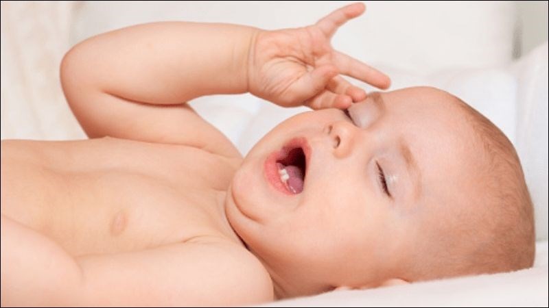 Không cho trẻ chạm tay vào mắt để tránh lây nhiễm vi khuẩn hoặc virus Không cho trẻ chạm tay vào mắt để tránh lây nhiễm vi khuẩn hoặc virus