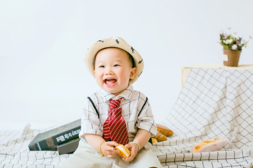 Tên Hoàng mang hàm ý tốt đẹp và sâu sắc Tên Hoàng đệm gì hay có ý nghĩa cho bé