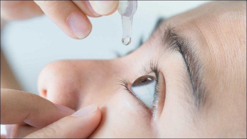 Nước mắt nhân tạo điều trị đau mắt đỏ do vi-rút hoặc dị ứng