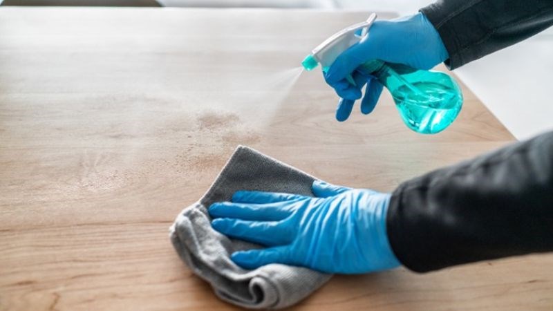 Vệ sinh nơi ở thường xuy&ecirc;n cũng gi&uacute;p ngăn ngừa được bệnh đau mắt đỏ