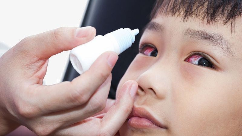 Bố mẹ kh&ocirc;ng n&ecirc;n tự điều trị cho trẻ tại nh&agrave;