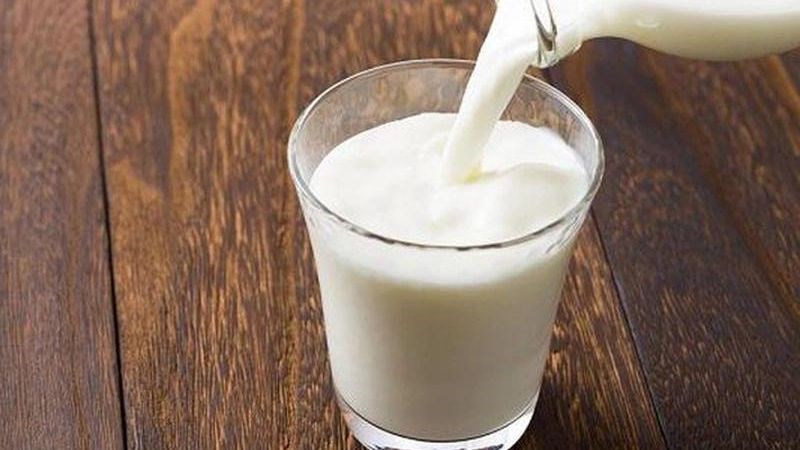 Sữa chứa vitamin D và canxi giúp phòng ngừa loãng xương