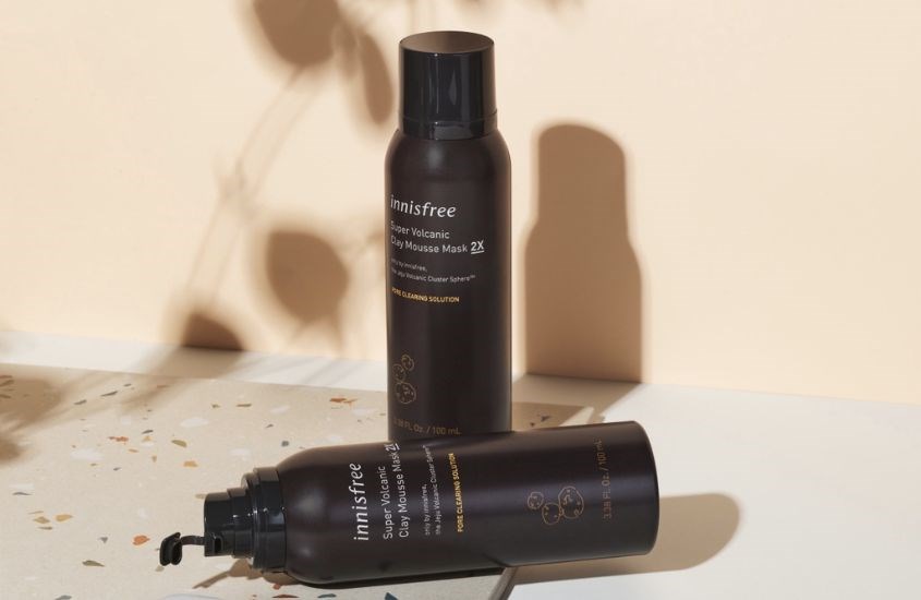 Mặt nạ Innisfree Super Volcanic Clay Mousse hỗ trợ tẩy tế bào chết