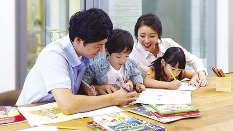 Bố mẹ nên cùng nhau xây dựng những thói quen tốt cho trẻ để tránh trầm cảm