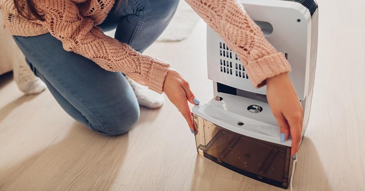 Thường xuyên vệ sinh máy hút ẩm để đảm bảo máy hoạt động hiệu quả 