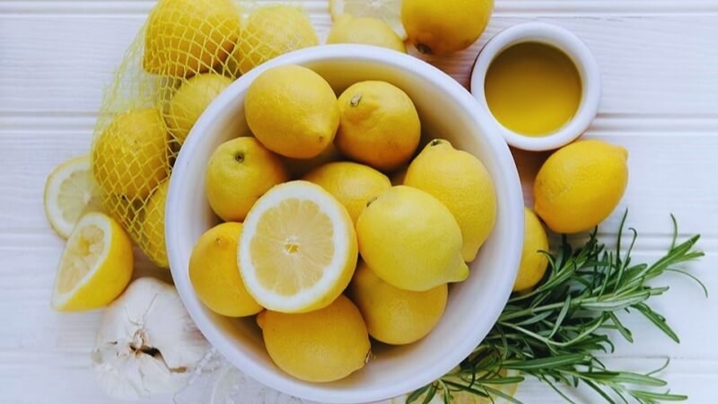 Vitamin C chứa trong vỏ chanh hoạt động như một chất chống oxy hóa