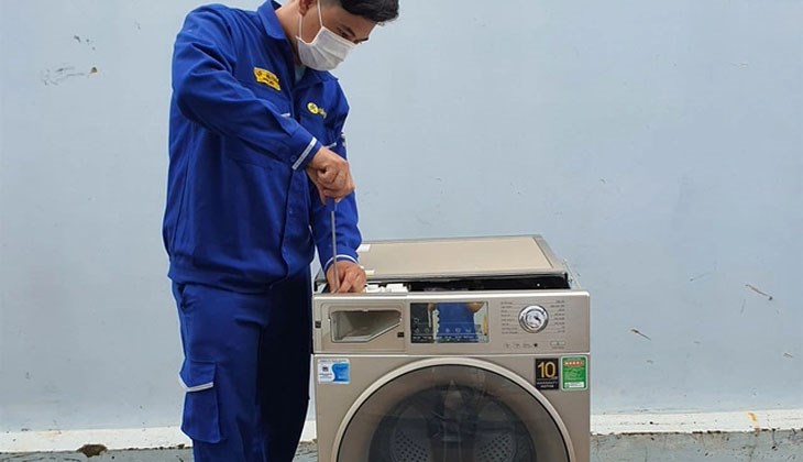 Khi đã thay thế cảm biến mực nước mà lỗi E8 vẫn xuất hiện thì bạn nên liên hệ với trung tâm bảo hành máy giặt uy tín