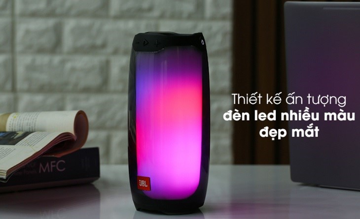 Loa JBL Pulse trang bị đèn LED thay đổi hiệu ứng màu giúp cho không gian giải trí thêm phần sôi động