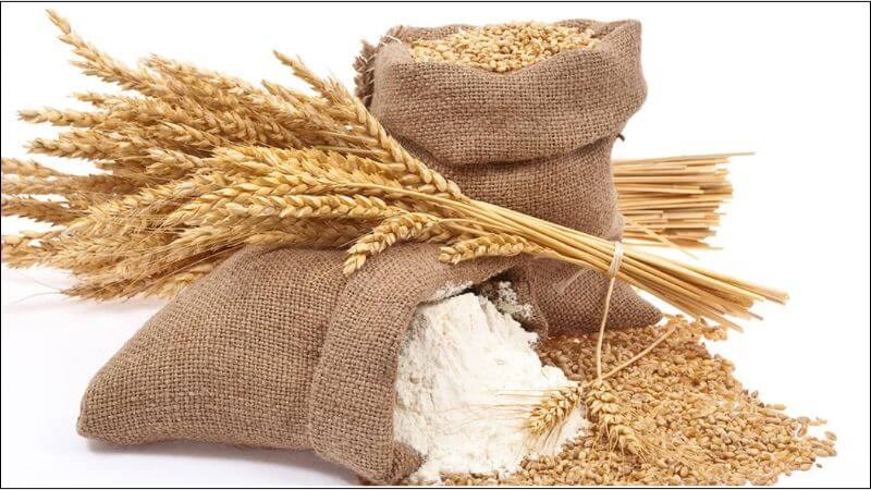 Cần tr&aacute;nh ăn c&aacute;c thực phẩm nguy&ecirc;n c&aacute;m khi đang d&ugrave;ng vitamin E