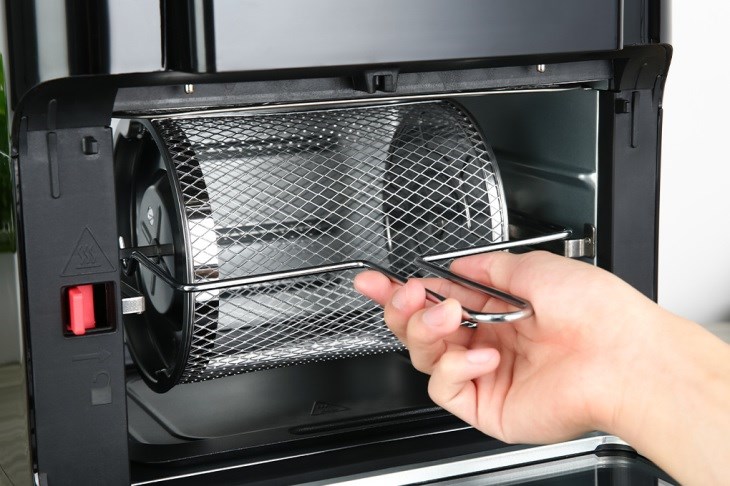 Bạn cần tháo gỡ bao bì có trong nồi chiên không dầu trước khi sử dụng