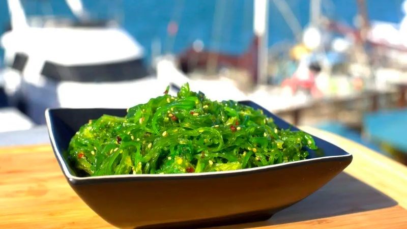 Rong biển trộn dầu mè là món ăn rất dễ làm và thơm ngon
