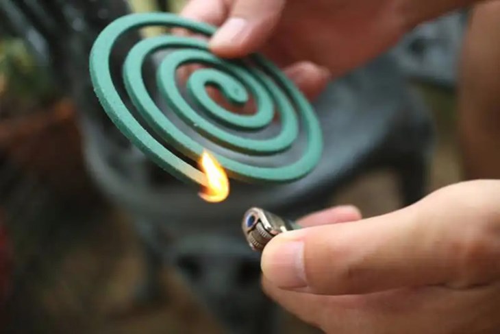 Sử dụng nhang muỗi cũng là một cách hiệu quả để loại bỏ muỗi