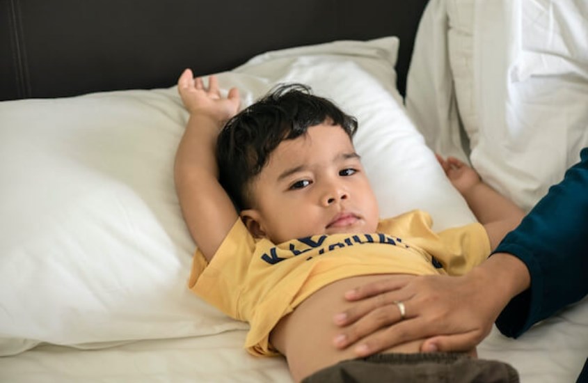 Nguyên nhân bé bị tiêu chảy là do sự phát triển hệ tiêu hóa chưa hoàn thiện