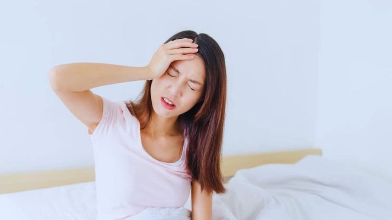 Người bệnh có thể cảm thấy đau đầu nếu vi khuẩn gây bệnh Whitmore xâm nhập vào máu