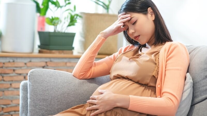 Phụ nữ có thai cần tham khảo ý kiến của bác sĩ trước khi dùng tinh dầu hương thảo