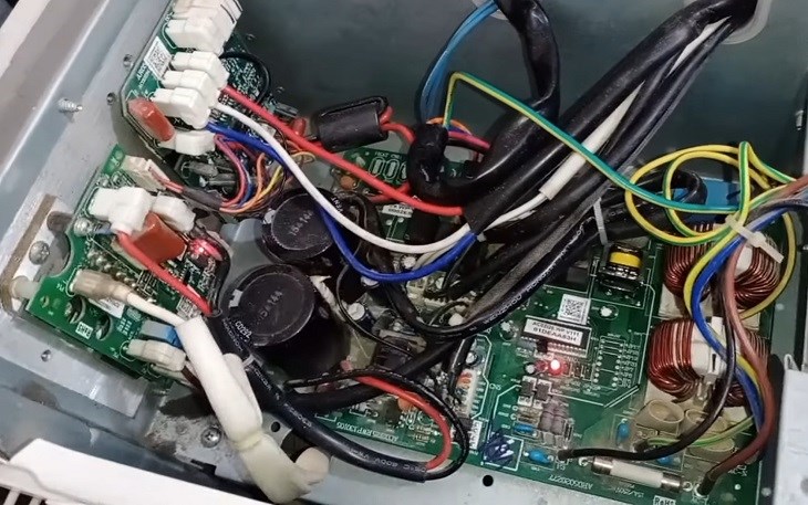 Bo mạch dàn nóng bị lỗi làm xuất hiện lõi E0 trên máy lạnh TCL