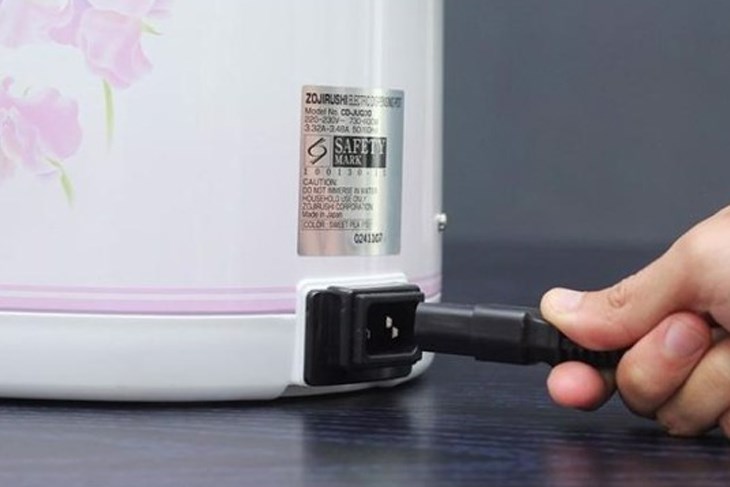 Phần cơ khí và phần điện tiếp xúc bị hỏng khiến bình không ngắt được