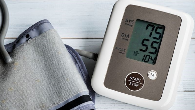 Nhịp tim nhanh kèm huyết áp thấp là một trong những tình trạng nguy hiểm