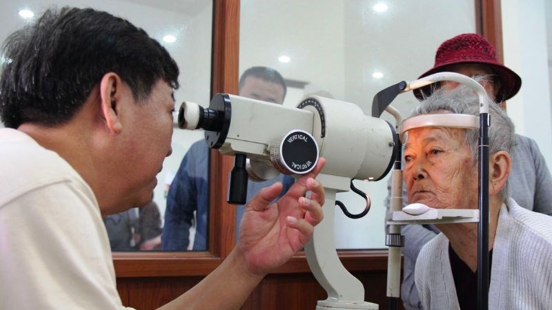 Quá trình lão hoá là nguyên nhân chính gây nên các bệnh lý ở mắt của người già