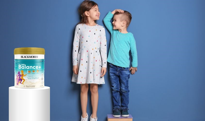 Trẻ cần phát triển chiều cao và tăng cường sự chắc khỏe cho hệ xương.