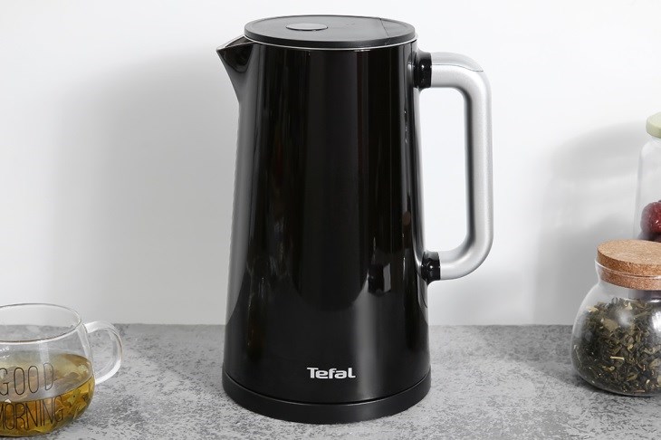 Ấm đun siêu tốc Tefal KO850810 có giá 1.720.000 đồng (giá cập nhật tháng 02/2024, có thể thay đổi theo thời gian)