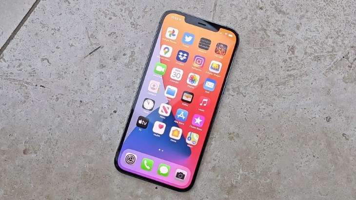 iPhone 12 Pro Max có kích thước màn hình rộng lớn tích hợp các công nghệ hiển thị tiên tiến