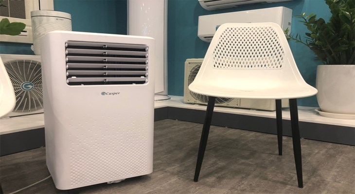 Máy lạnh di động có kích thước nhỏ gọn giống như một chiếc quạt hơi nước với 2 bánh xe giúp di chuyển tiện lợi