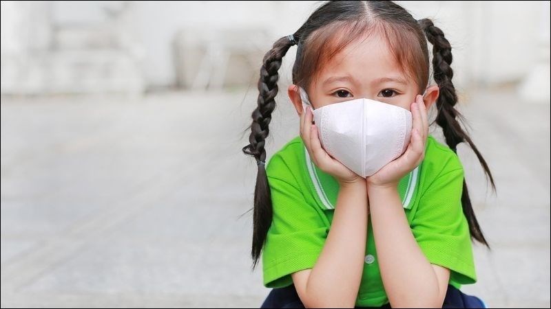 Bạn nên đeo khẩu trang khi đi ra ngoài Bạn nên đeo khẩu trang khi đi ra ngoài