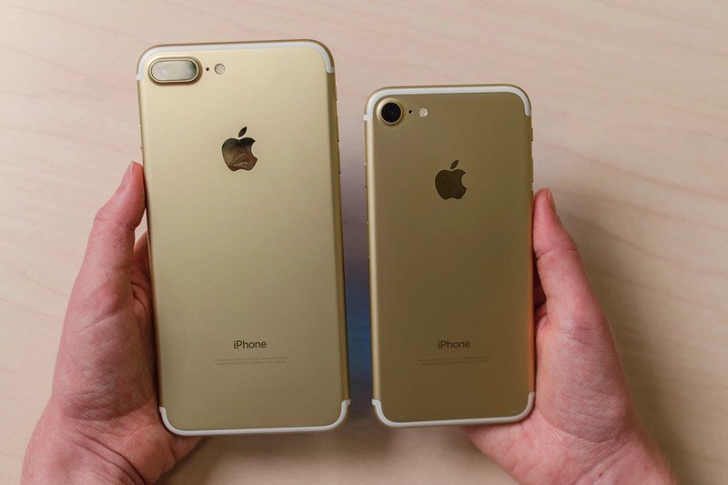 iPhone 7 và iPhone 7 Plus được xem là bộ đôi smartphone bán chạy nhất năm 2017 