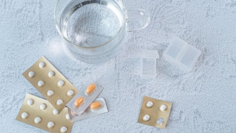 Sử dụng thuốc kháng histamin H1 có thể giúp giảm các triệu chứng dị ứng phấn hoa