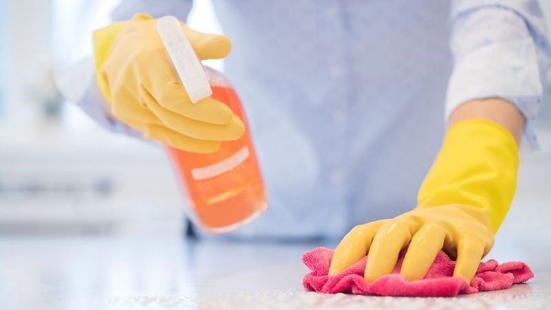 Vệ sinh bề mặt thường xuyên tiếp xúc để tránh virus phát triển