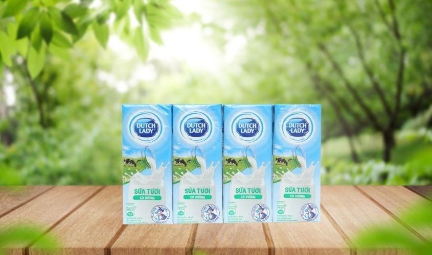Lốc 4 hộp sữa tươi tiệt trùng Dutch Lady có đường 180 ml (từ 1 tuổi)