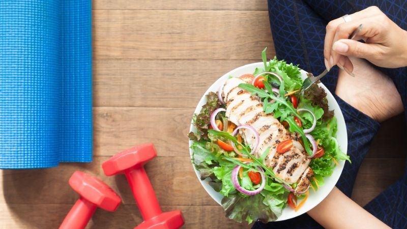 Kết hợp dinh dưỡng và chế độ sinh hoạt, luyện tập