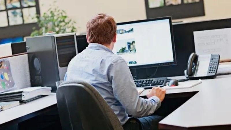Người thường xuyên tiếp xúc với màn hình điện tử nên dùng thuốc bổ mắt